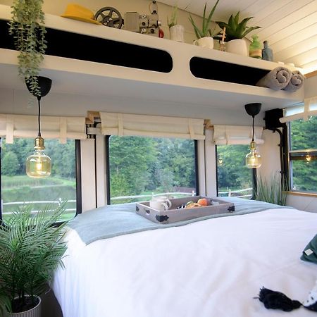 American School Bus Retreat With Hot Tub In Sussex Meadow Uckfield Exteriér fotografie