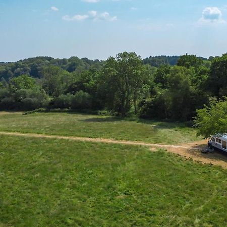 American School Bus Retreat With Hot Tub In Sussex Meadow Uckfield Exteriér fotografie