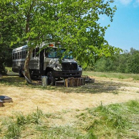American School Bus Retreat With Hot Tub In Sussex Meadow Uckfield Exteriér fotografie