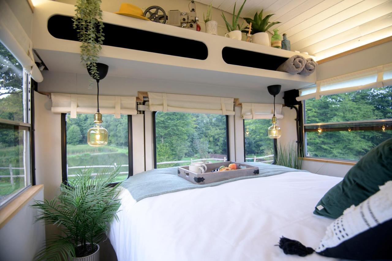 American School Bus Retreat With Hot Tub In Sussex Meadow Uckfield Exteriér fotografie