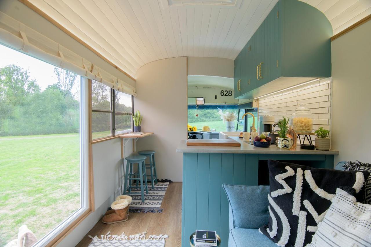 American School Bus Retreat With Hot Tub In Sussex Meadow Uckfield Exteriér fotografie