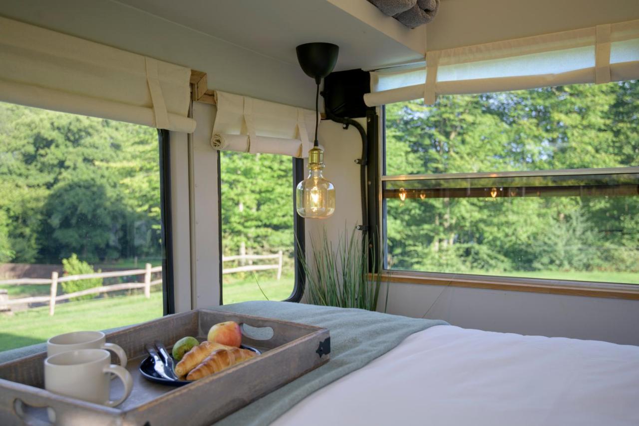 American School Bus Retreat With Hot Tub In Sussex Meadow Uckfield Exteriér fotografie
