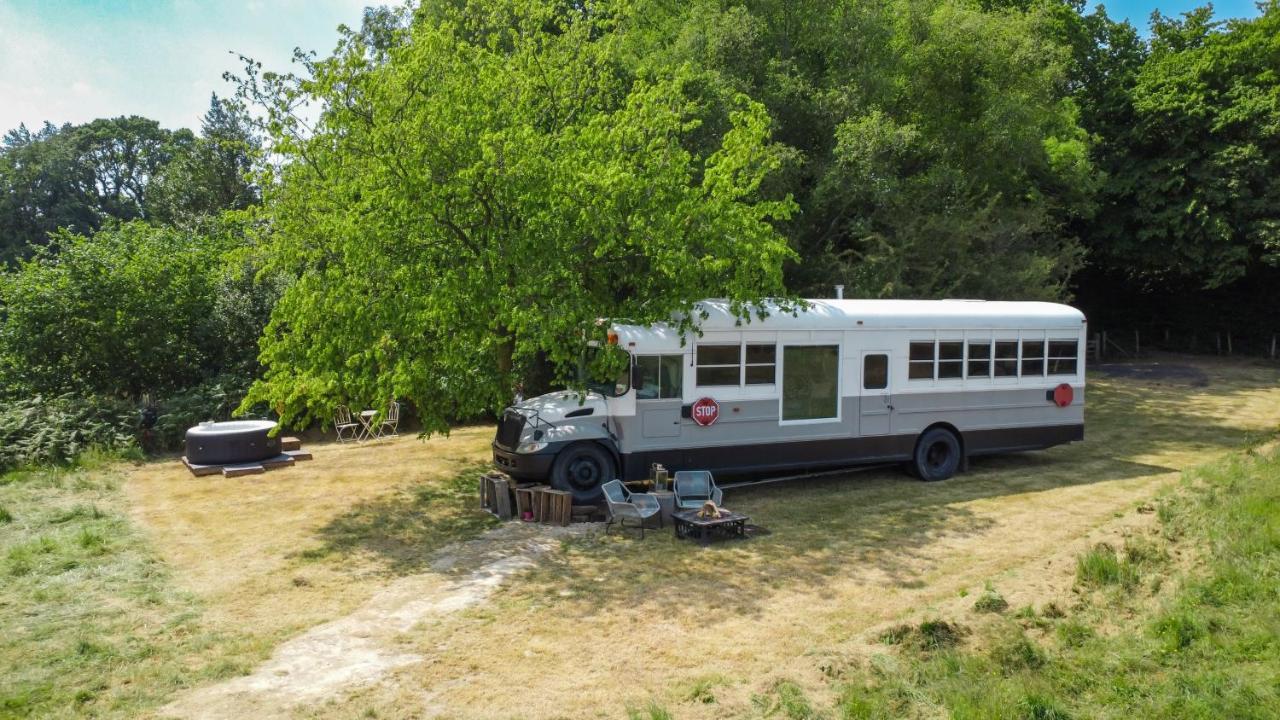 American School Bus Retreat With Hot Tub In Sussex Meadow Uckfield Exteriér fotografie