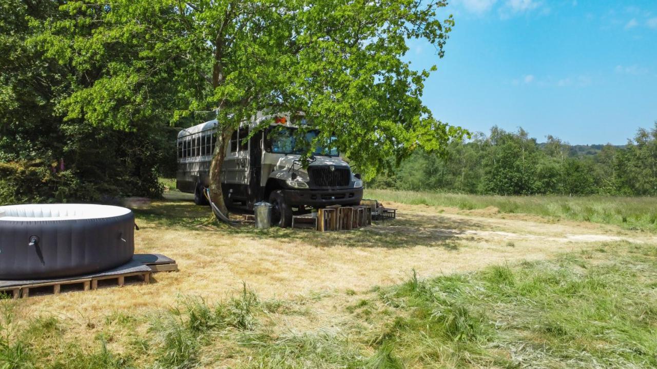 American School Bus Retreat With Hot Tub In Sussex Meadow Uckfield Exteriér fotografie