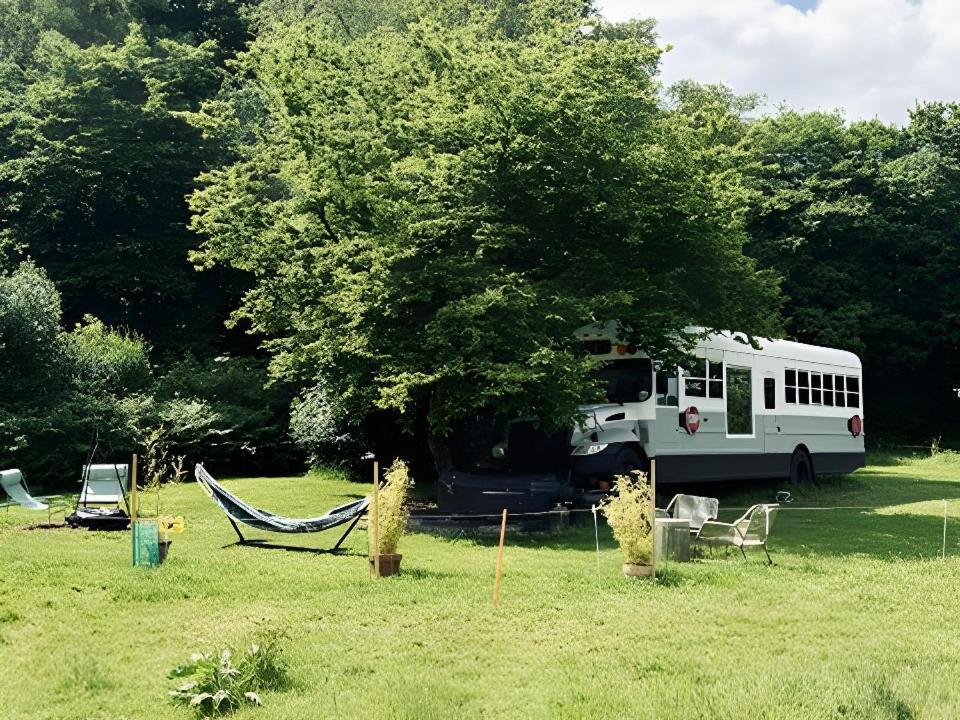 American School Bus Retreat With Hot Tub In Sussex Meadow Uckfield Exteriér fotografie